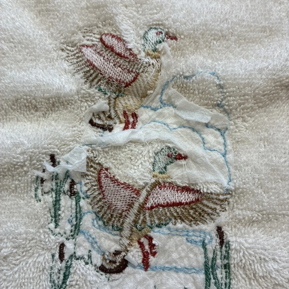 Vtg Fine Fashion Towel Set Bath Hand Washcloth Machine Embroidered Ducks 3 Piece